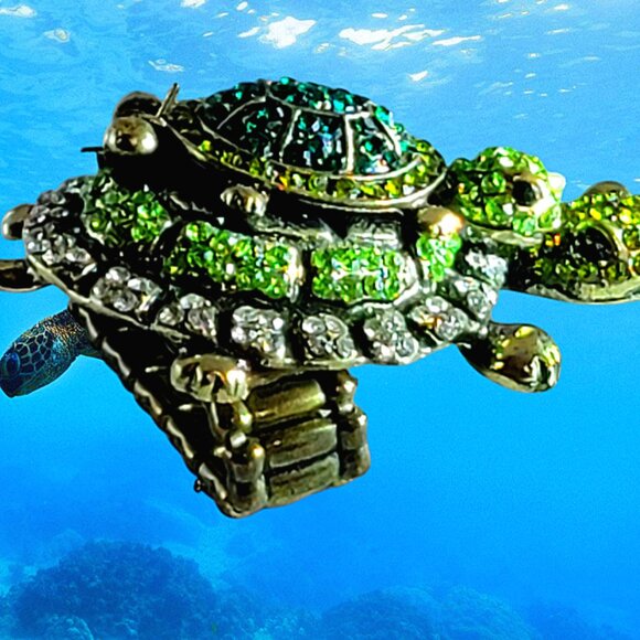 Turtle mother with baby on her back and green Iced out ring watch - Picture 4 of 7